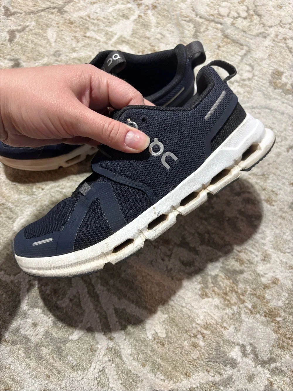 On Running Cloud kids boys Running Shoes - Navy/White size 3.5 youth